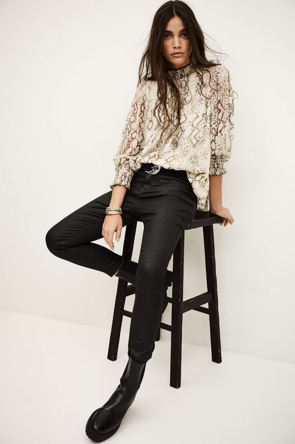 BA&SH look: SHAMY beige blouse with PEDRO coated jeggings and BLAME belt