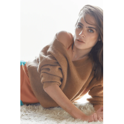 Knitted sweater with boat neck and long sleeves Camel