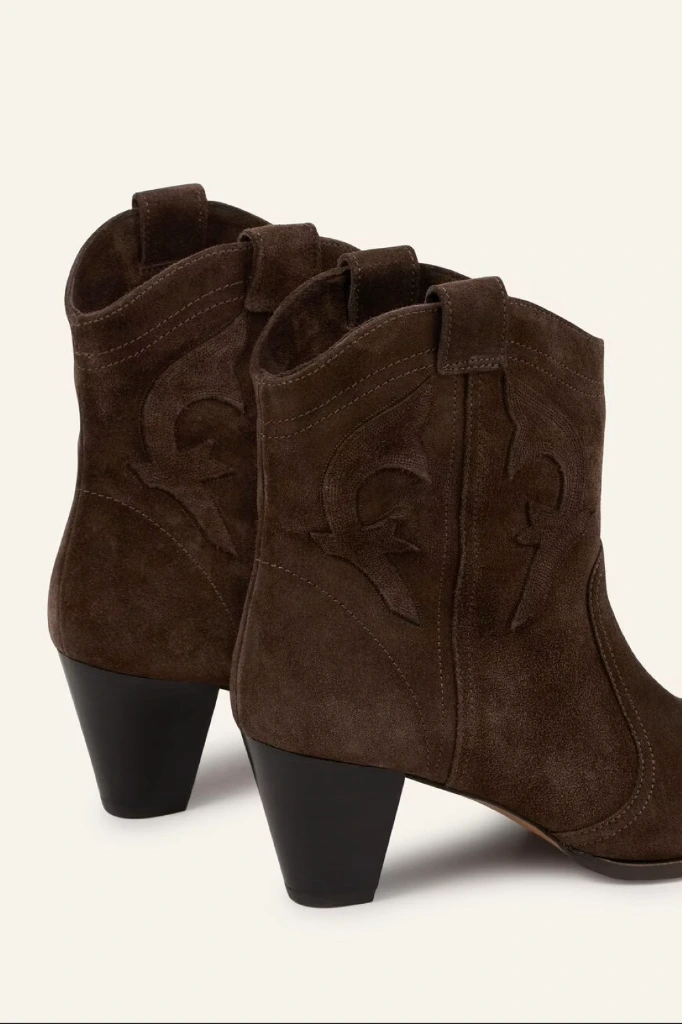 new casey choco 3.webp
