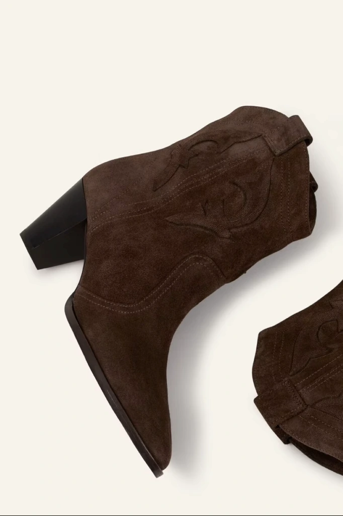 new casey choco 2.webp