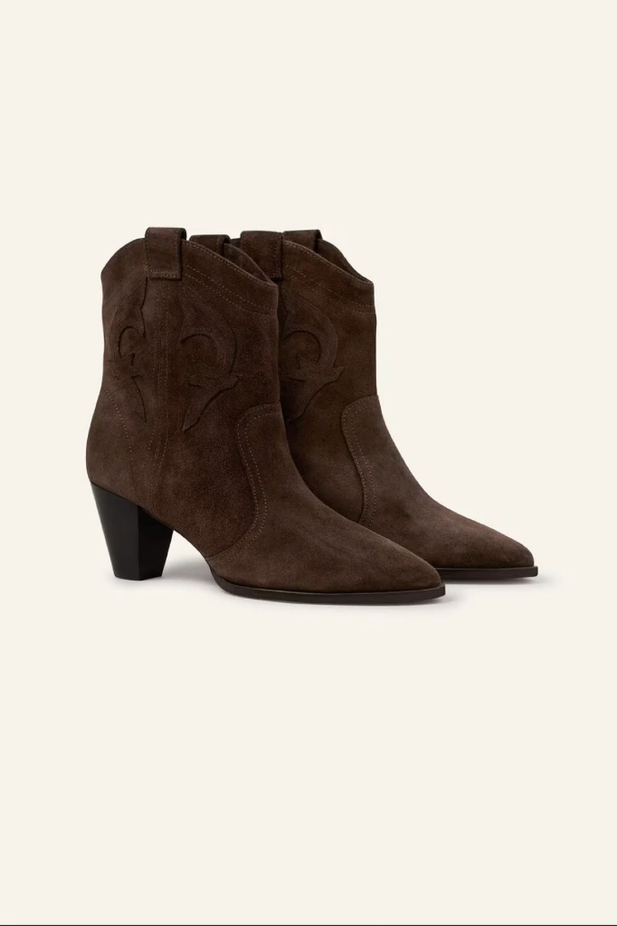 new casey choco 4.webp