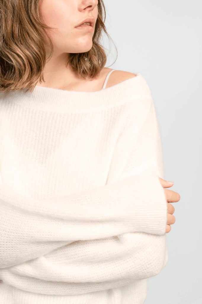 Knitted sweater with boat neck and long sleeves Ivory - VANNINA VESPERINI 