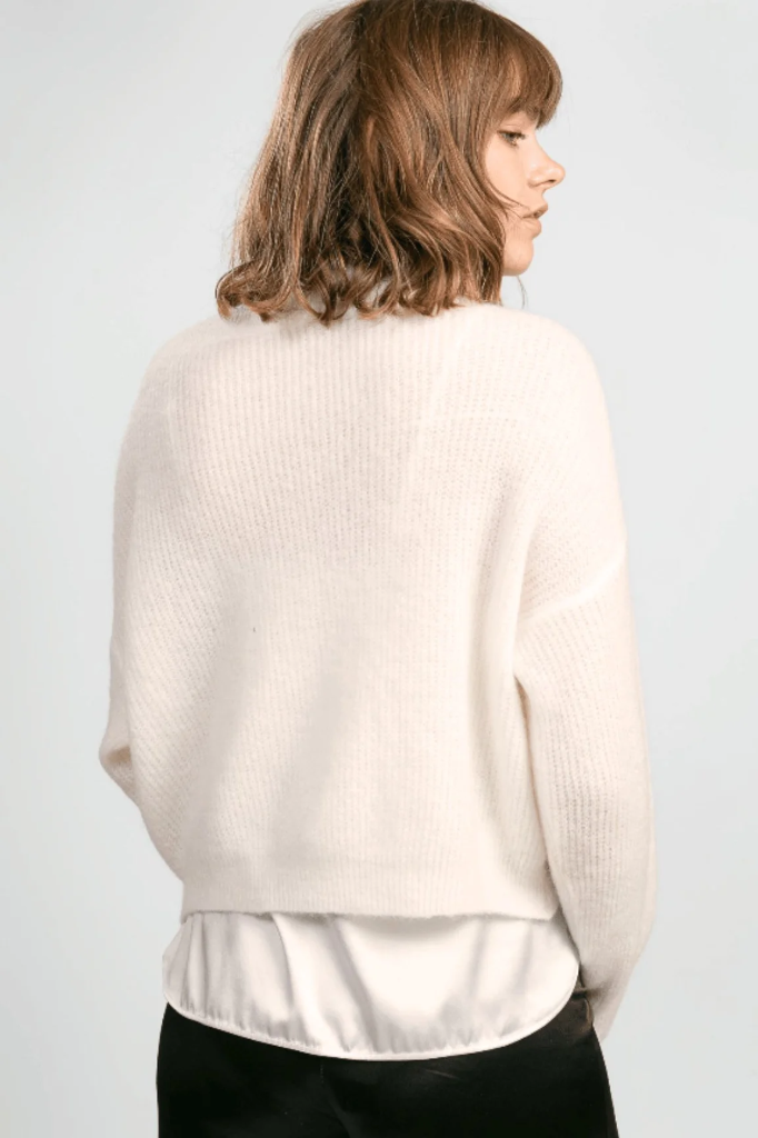 Knitted sweater with boat neck and long sleeves Ivory - VANNINA VESPERINI 