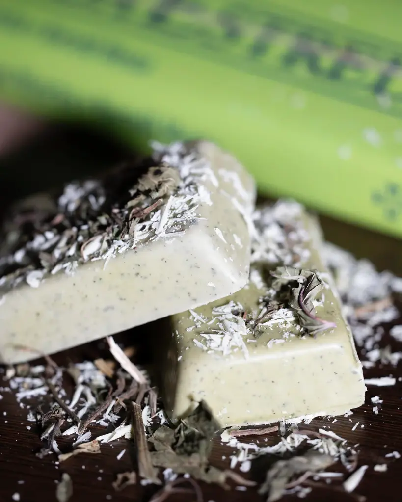 White Chocolate Tablet with Matcha and Mint 300g