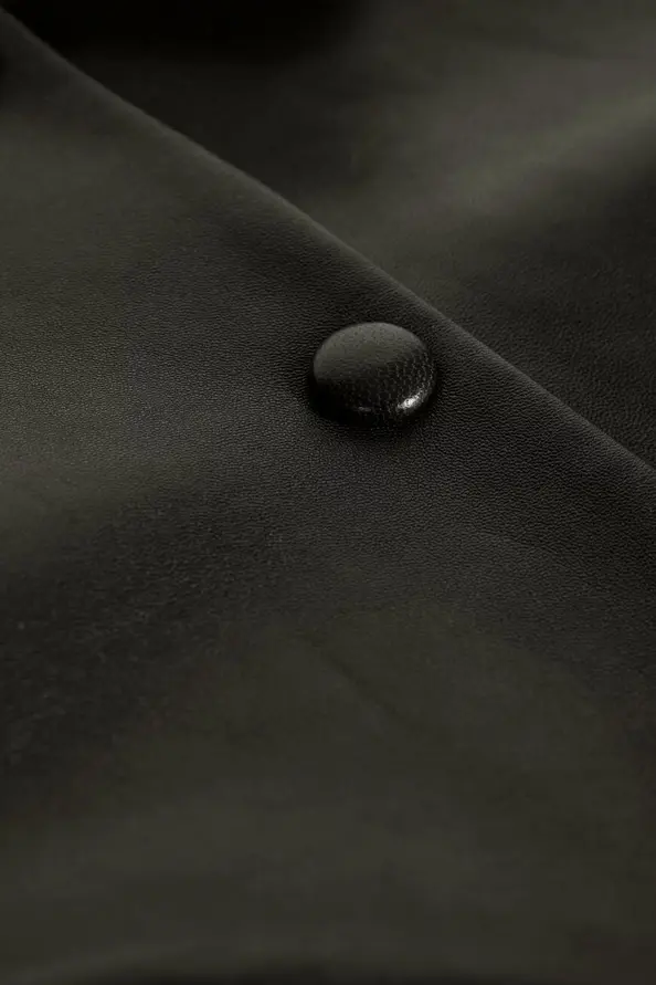 Screenshot 2025-07-28 at 13-39-28 1E24MYLO_NOIR_N2.jpg (AVIF Image 870 × 1305 pixels) — Scaled (68%).webp