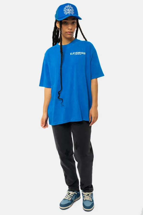 Screenshot 2025-09-30 at 16-50-18 EVELIAVICTORIABLUE1064copie.jpg (JPEG Image 640 × 960 pixels) — Scaled (93%).webp