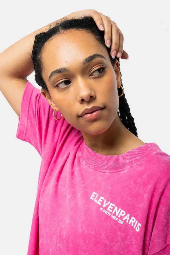 Screenshot 2025-09-30 at 18-54-12 EVELIASHOCKINGPINK0700copie.jpg (JPEG Image 640 × 960 pixels) — Scaled (93%).webp