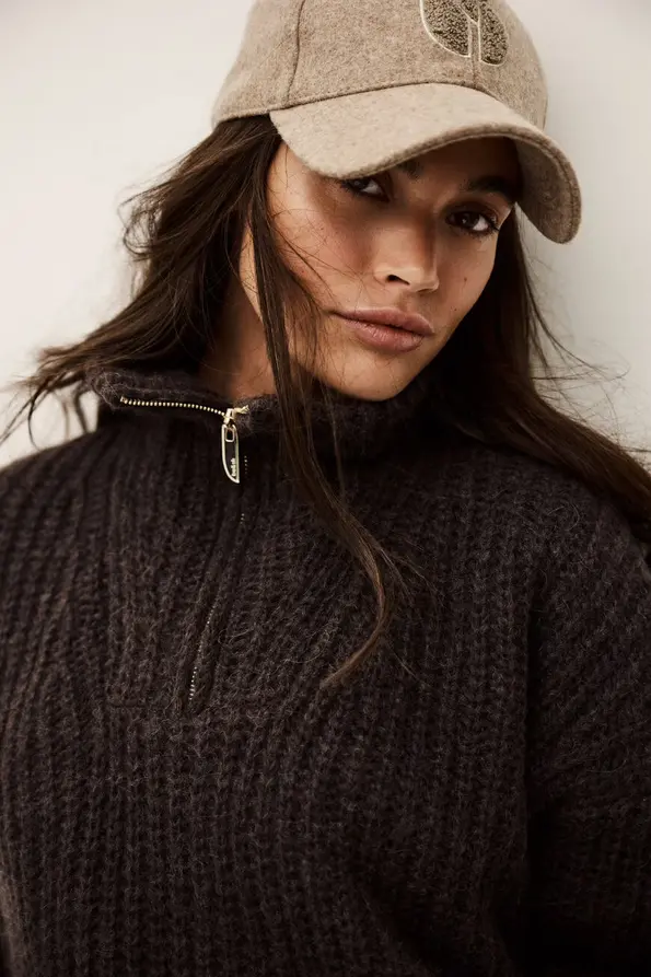 Screenshot 2025-10-03 at 11-59-15 1H25BELT_CHOCOLAT_2.jpg (AVIF Image 870 × 1305 pixels) — Scaled (68%).webp