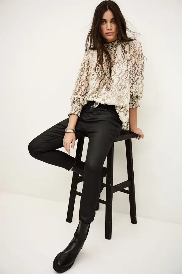 Screenshot 2025-10-03 at 12-45-50 1H25PEDR_NOIR_2.jpg (AVIF Image 870 × 1305 pixels) — Scaled (68%).webp