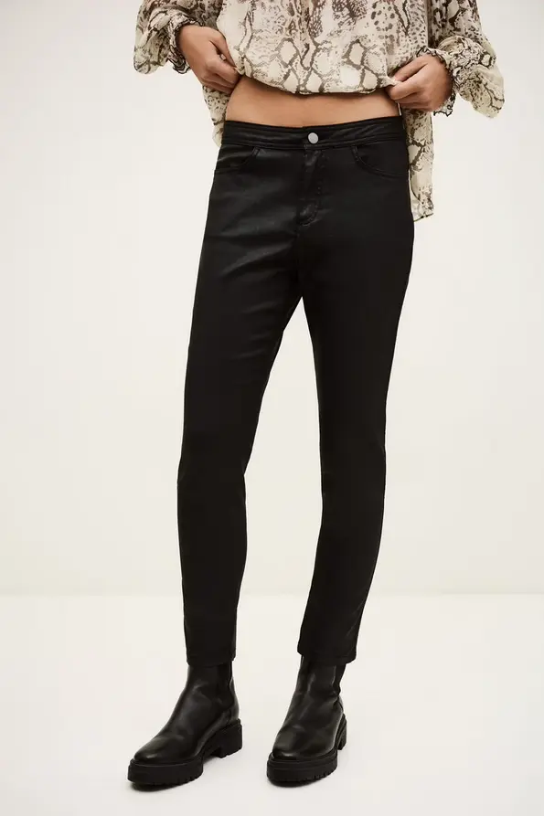 Screenshot 2025-10-03 at 12-45-58 1H25PEDR_NOIR_3.jpg (AVIF Image 870 × 1305 pixels) — Scaled (68%).webp