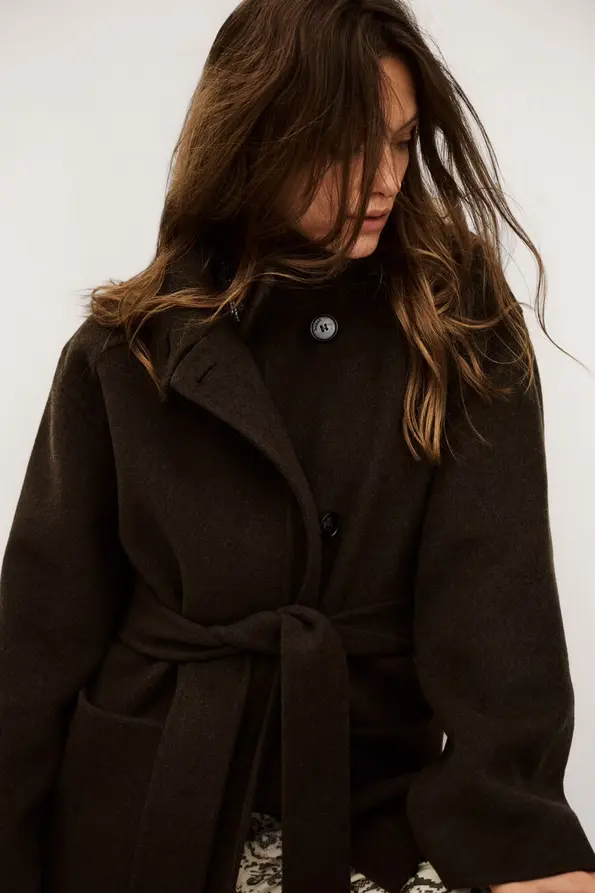 Screenshot 2025-10-03 at 13-08-33 1H25LOUR_KAKI_5.jpg (AVIF Image 870 × 1305 pixels) — Scaled (68%).webp