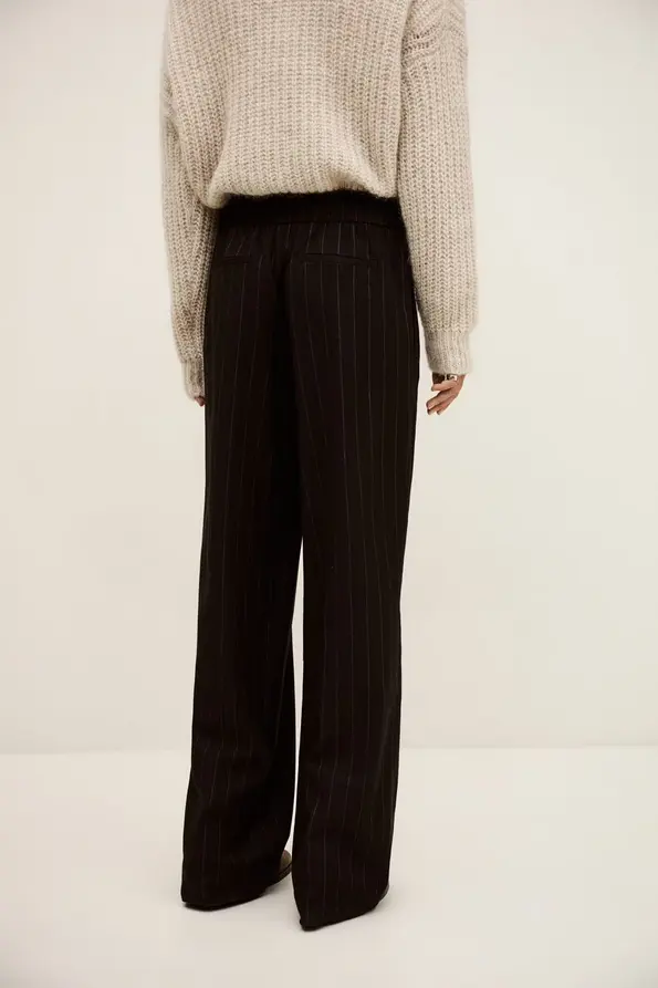 Screenshot 2025-10-23 at 09-04-27 1H25HAND_MARRON_4.jpg (AVIF Image 870 × 1305 pixels) — Scaled (68%).webp