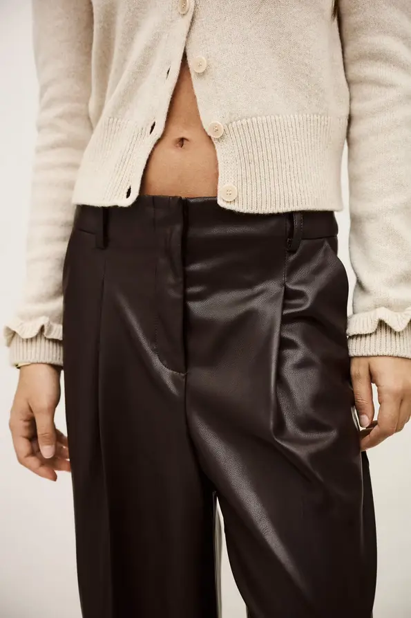 Screenshot 2025-10-23 at 09-16-43 1H25RAMI_MARRON_4.jpg (AVIF Image 870 × 1305 pixels) — Scaled (68%).webp