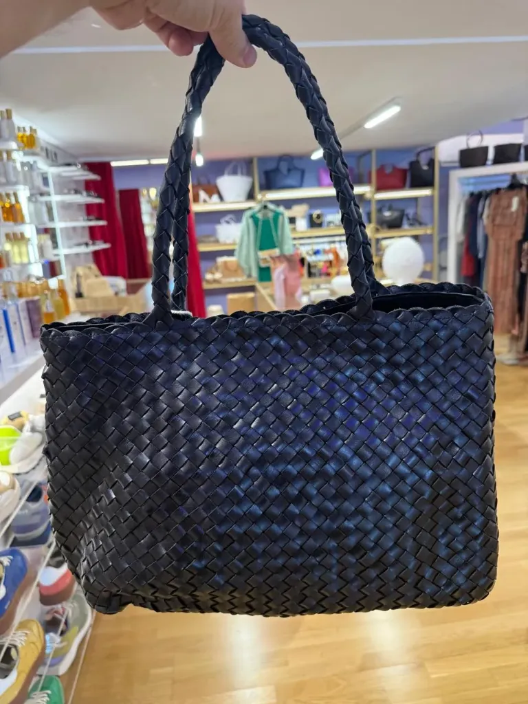 [8949 BLACK] DRAGON DIFFUSION - Vintage Mesh Leather Tote Bag Black