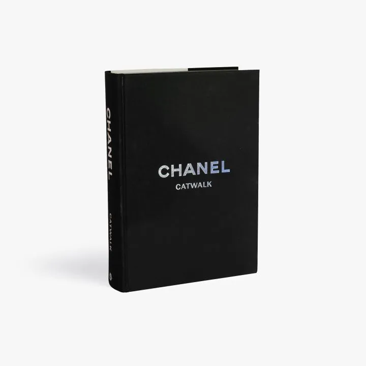 Chanel Catwalk: The Complete Collections - THAMES & HUDSON  